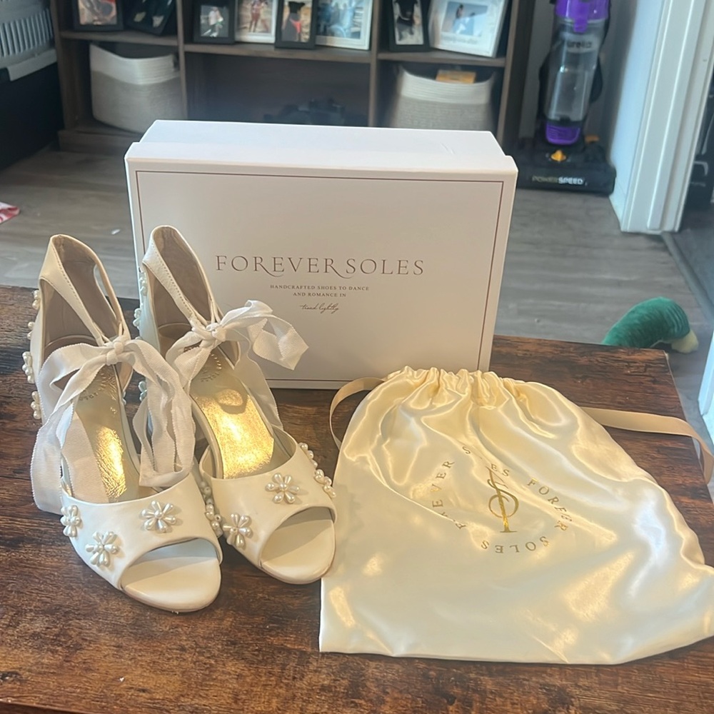 Forever Soles Wedding Shoes.  Comes with box, dust bag and extra pearls.